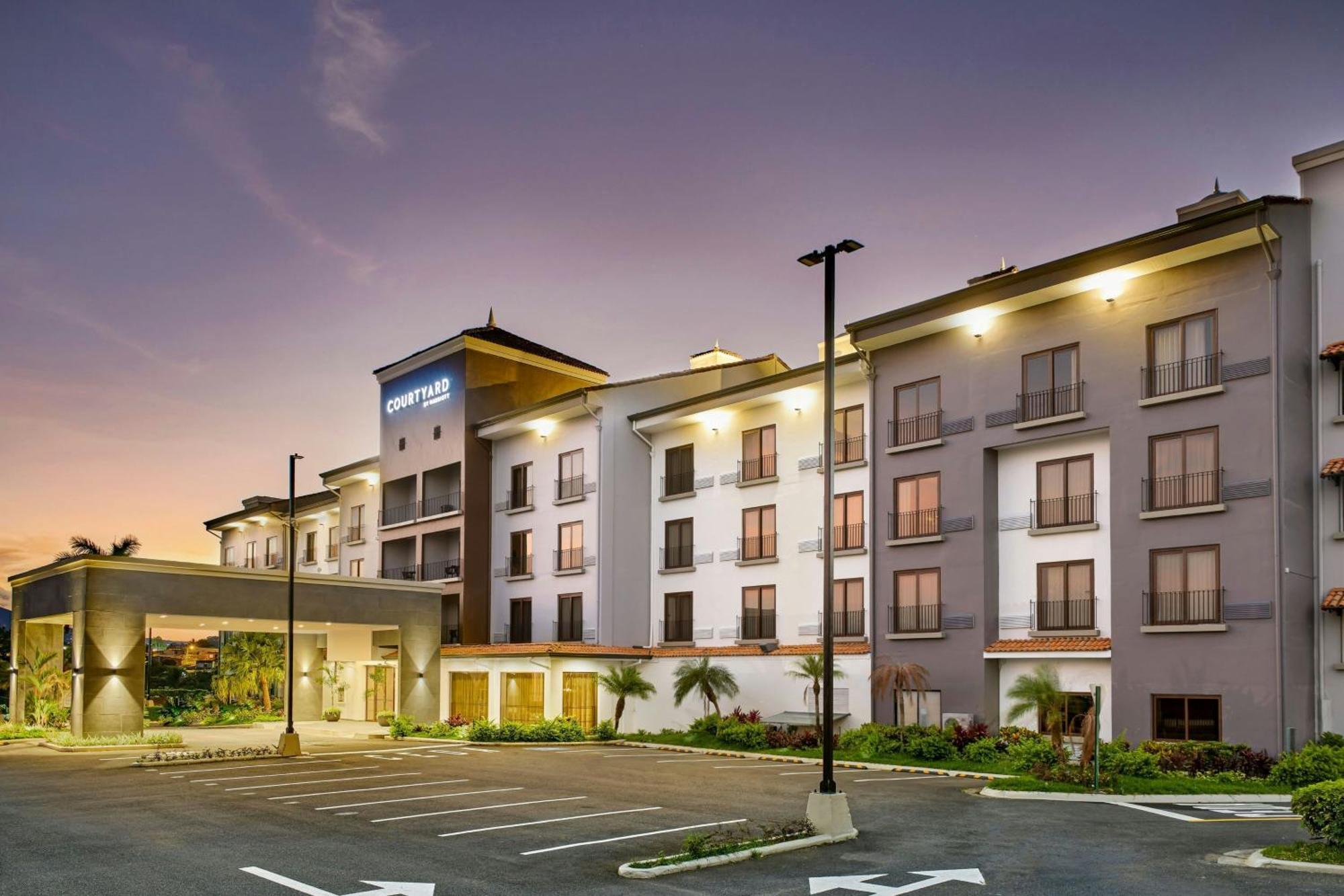 Courtyard By Marriott San Jose Escazu Hotel Ngoại thất bức ảnh